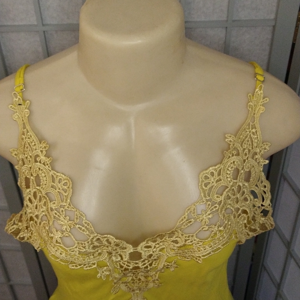 **Yellow spaghetti strap blouse** - Picture 6 of 6